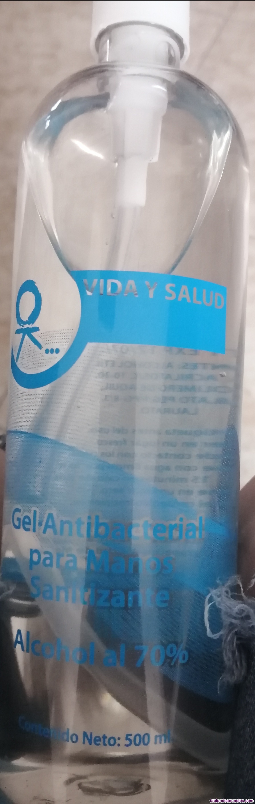 Cubre bocas, gel antibacterial y toallas desinfectantes